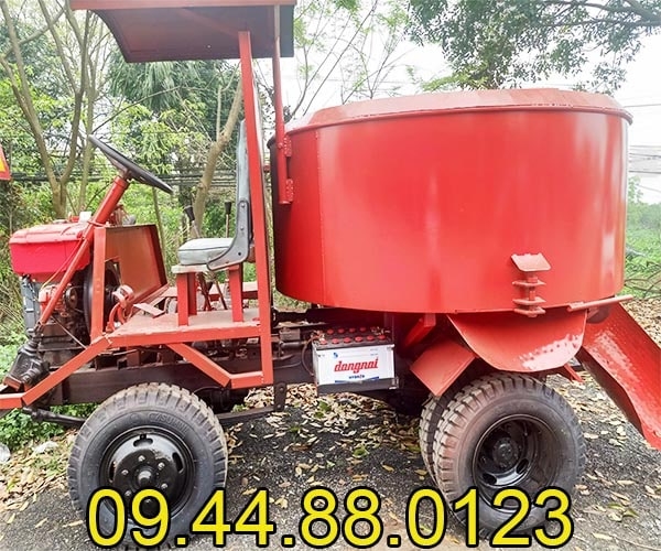 Máy trộn bê tông tự hành 3m3