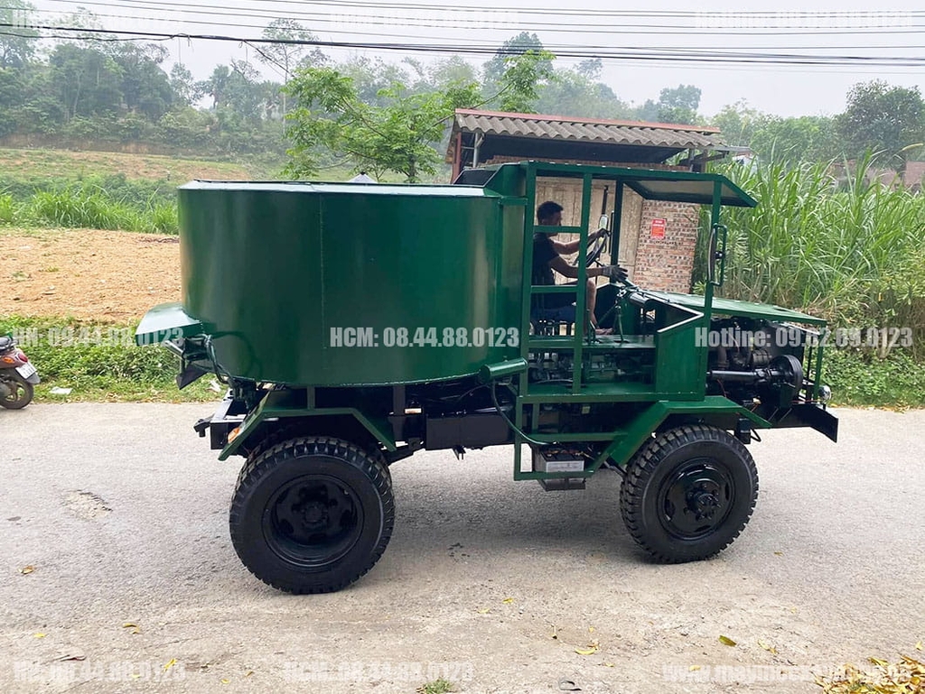 Máy trộn bê tông tự hành 4 khối 2 cầu phanh hơi lốc kê