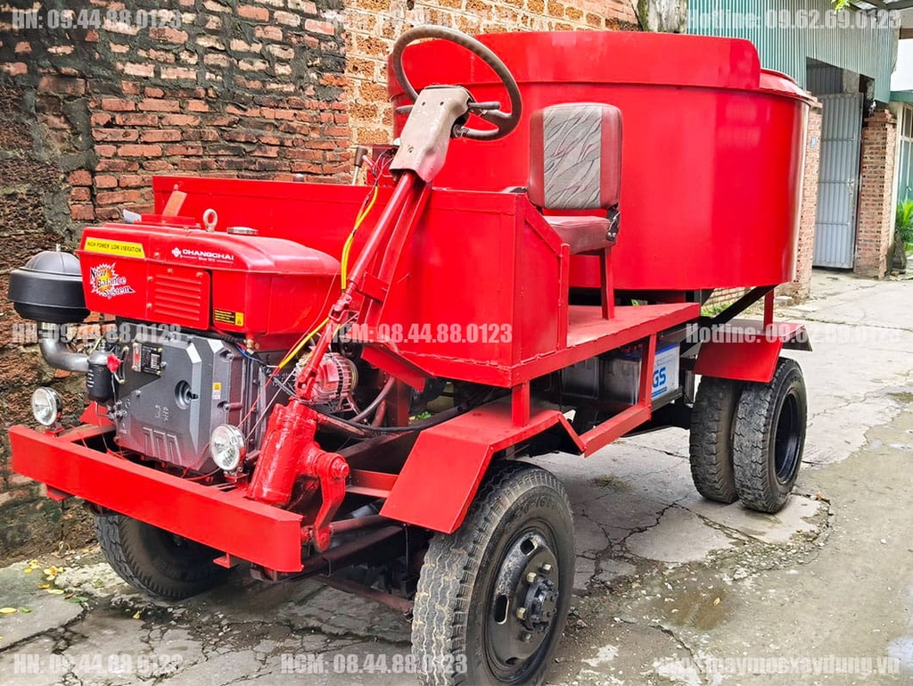 Máy trộn bê tông tự hành 12 bao 2 cầu