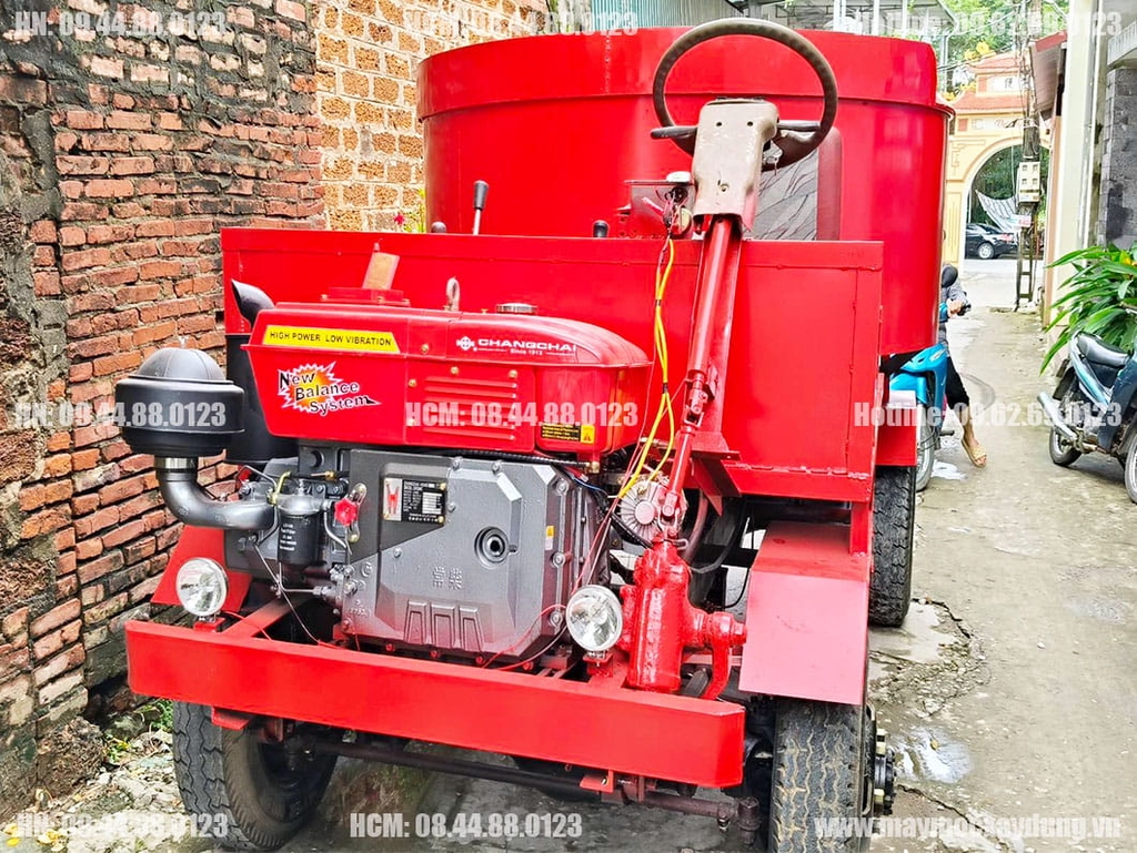 Máy trộn bê tông tự hành 12 bao 2 cầu