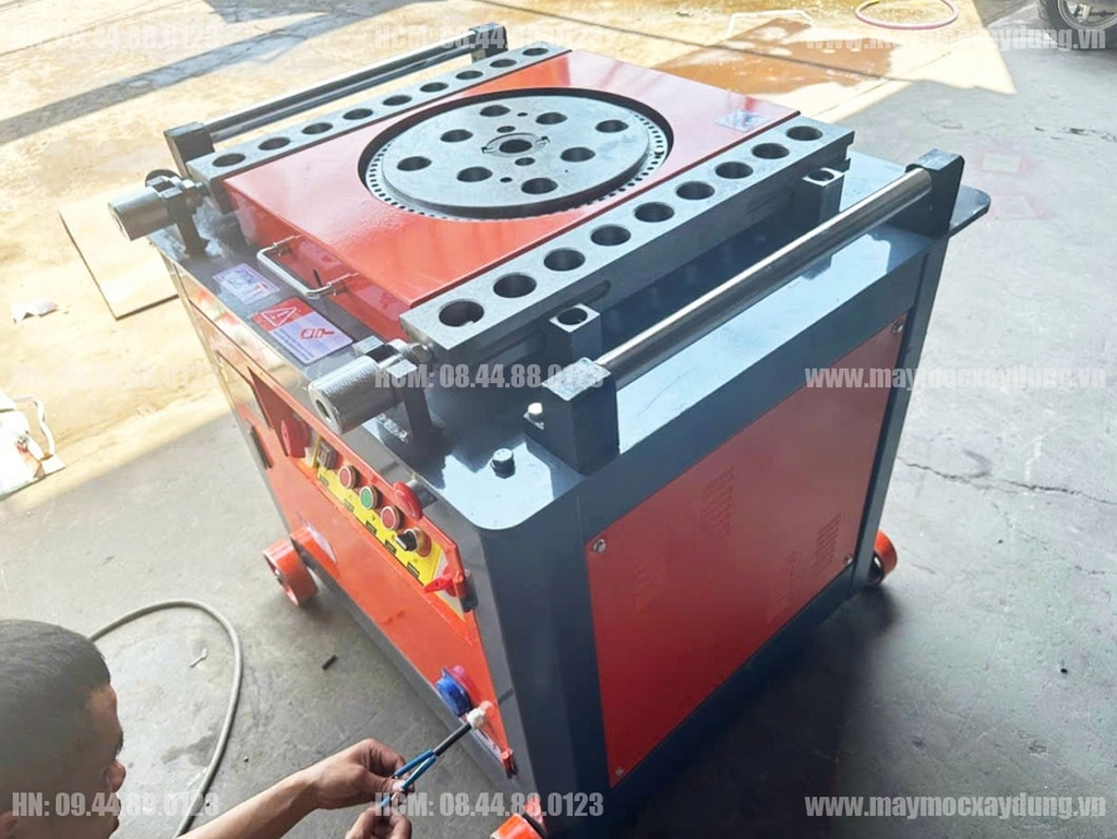 Máy uốn mỏ sắt GW42B 32mm điều góc