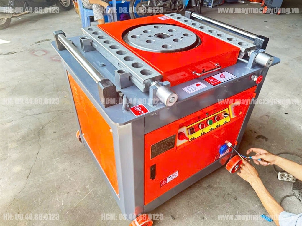Máy uốn mỏ sắt GW42B 32mm điều góc