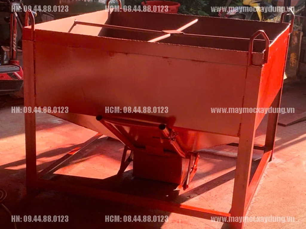 Phễu đổ bê tông 0.8 khối đựng bê tông từ xe bồn