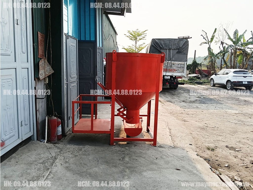 Phễu đổ bê tông 1.2 khối có máng xoay
