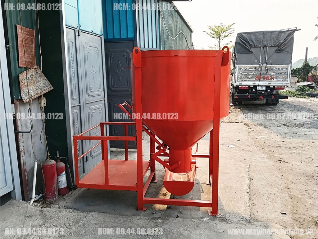 Phễu đổ bê tông 1.2 khối có máng xoay