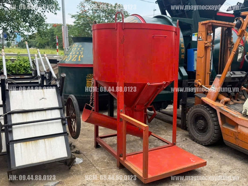 Phễu đổ bê tông 0.9 Khối có máng xoay