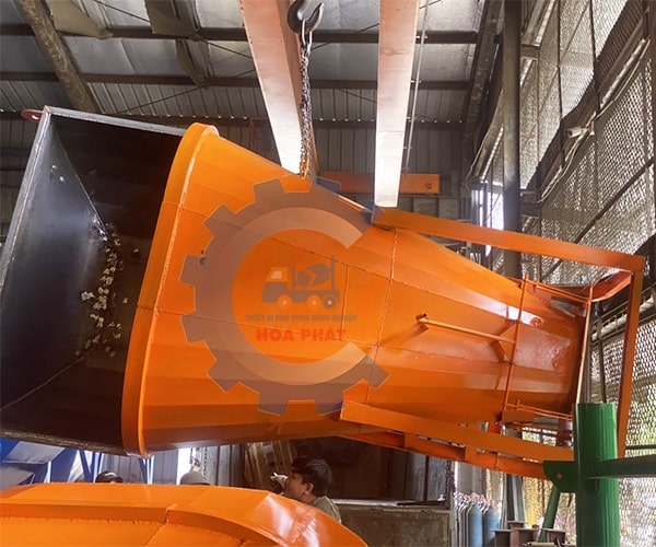 Phễu đổ bê tông nằm ngang 4m3