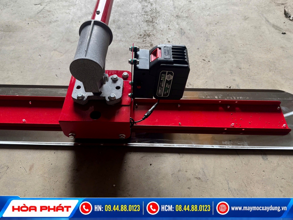 Thước gạt bê tông chạy pin cầm tay Hòa Phát (Thước cán phẳng sàn)