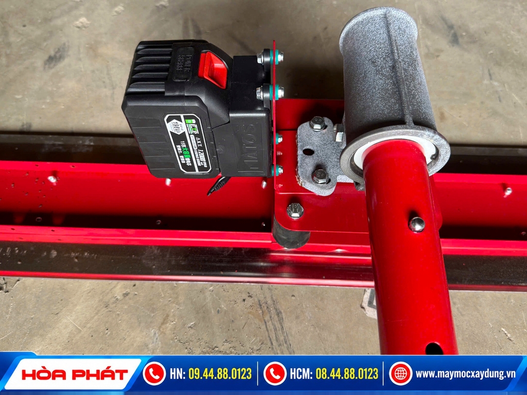 Thước gạt bê tông chạy pin cầm tay Hòa Phát (Thước cán phẳng sàn)