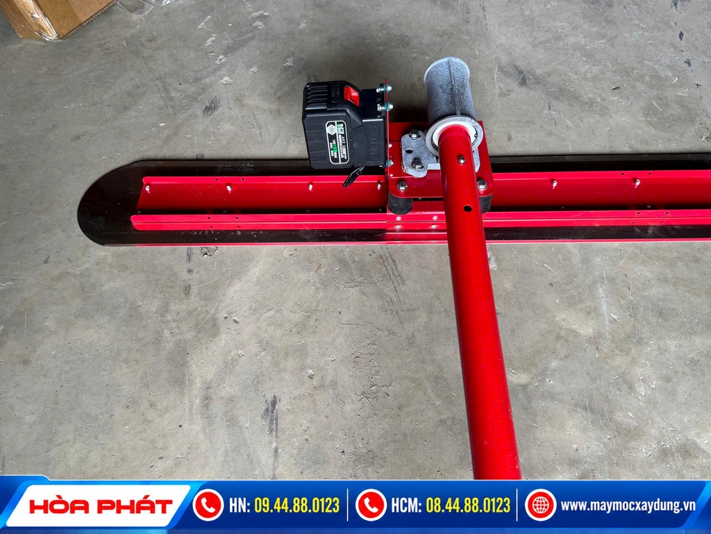 Thước gạt bê tông chạy pin cầm tay Hòa Phát (Thước cán phẳng sàn)