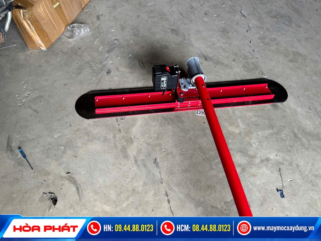 Thước gạt bê tông chạy pin cầm tay Hòa Phát (Thước cán phẳng sàn)