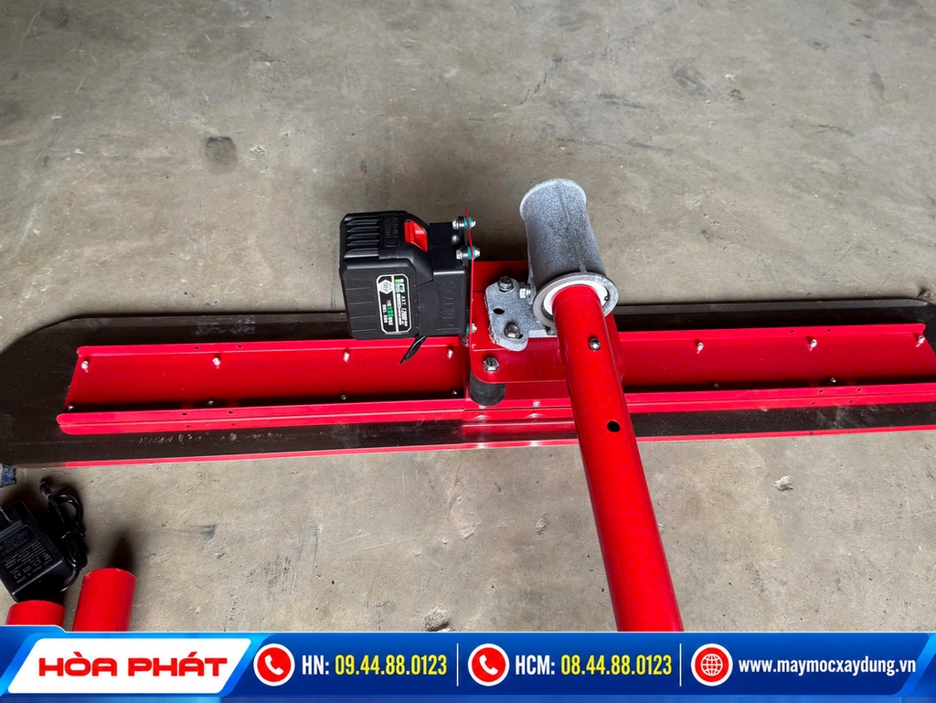 Thước gạt bê tông chạy pin cầm tay Hòa Phát (Thước cán phẳng sàn)