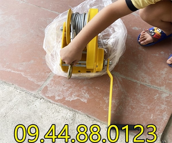 Tời quay tay Kenbo cao cấp 2600LBS 1170kg 20m