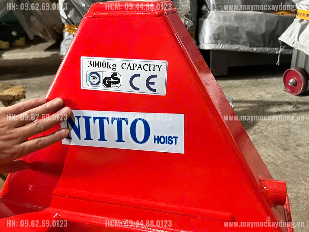 Xe nâng hàng tay thấp Nitto 3 tấn 685mm