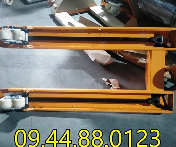 Xe nâng tay pallet Bison 5 tấn càng hẹp