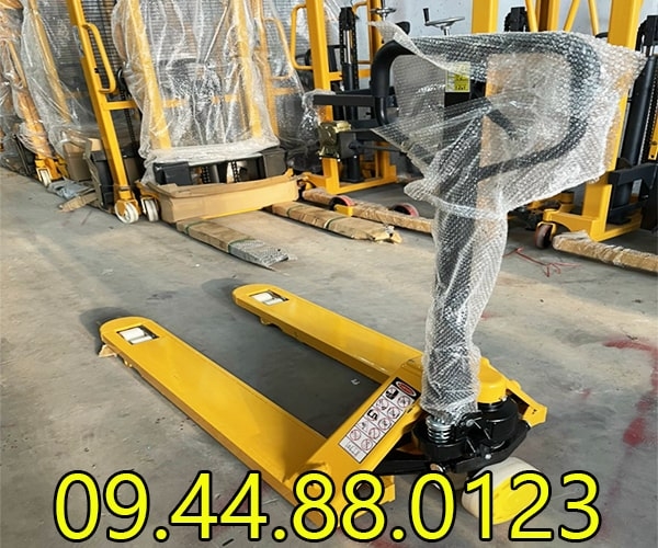 Xe nâng tay pallet Bison 5 tấn càng rộng