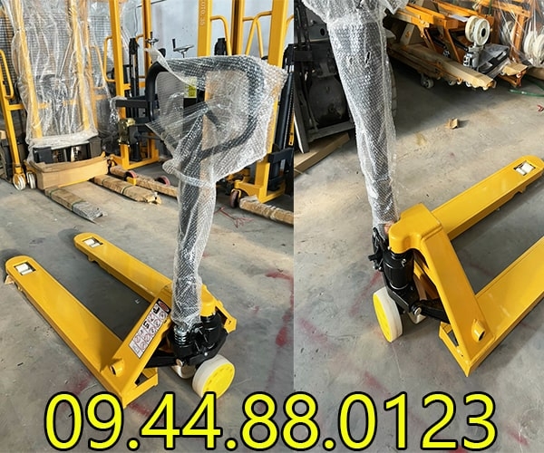 Xe nâng tay pallet Bison 5 tấn càng hẹp