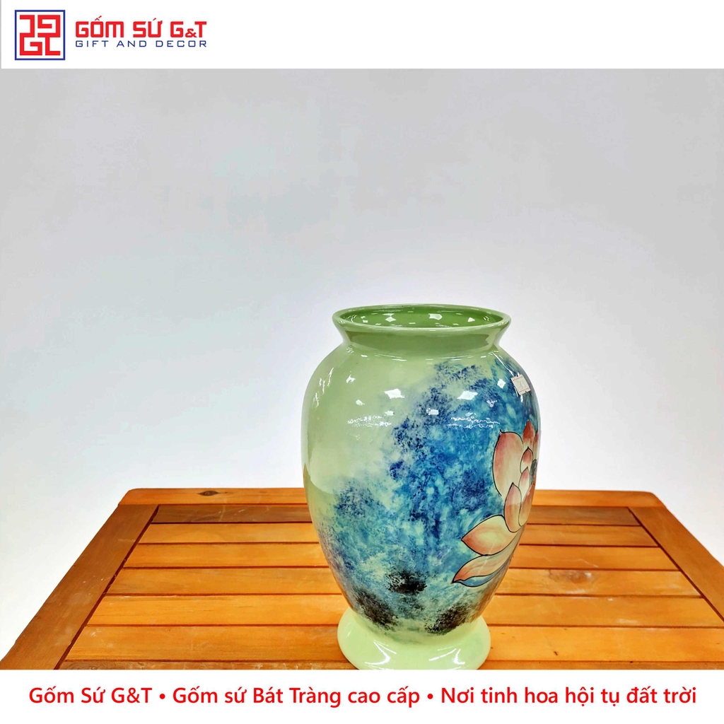 Lọ hoa vẽ sen hồng