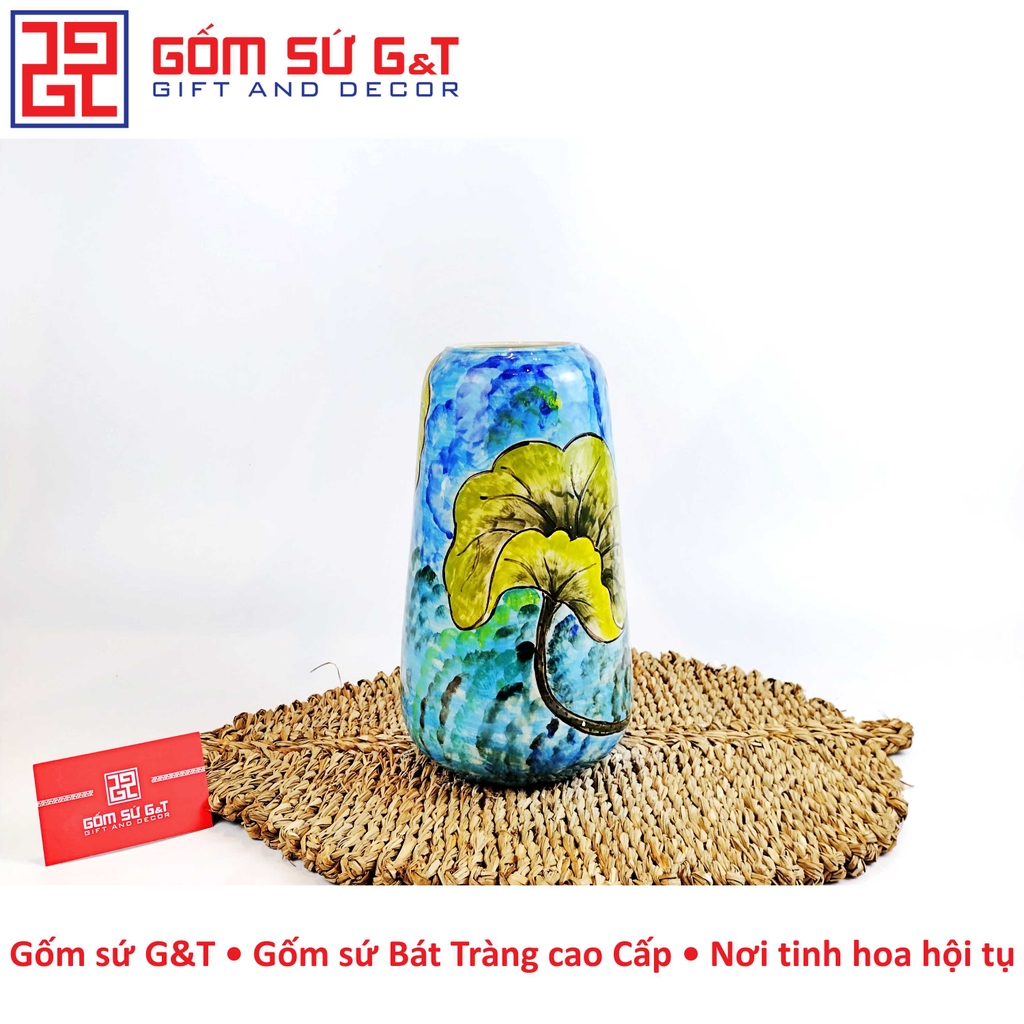 Lọ hoa dáng đu đủ cô gái bên hoa sen