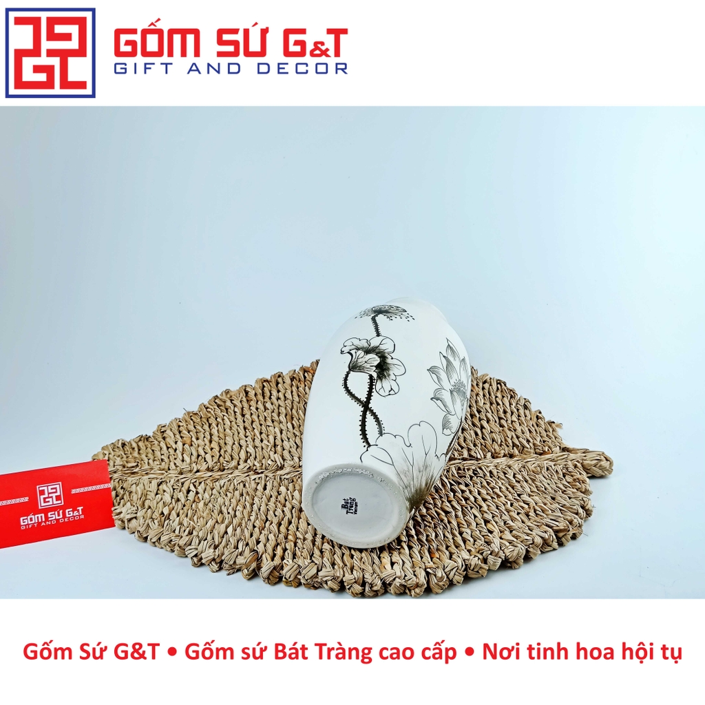 Lọ hoa dáng chân đèn vẽ sen