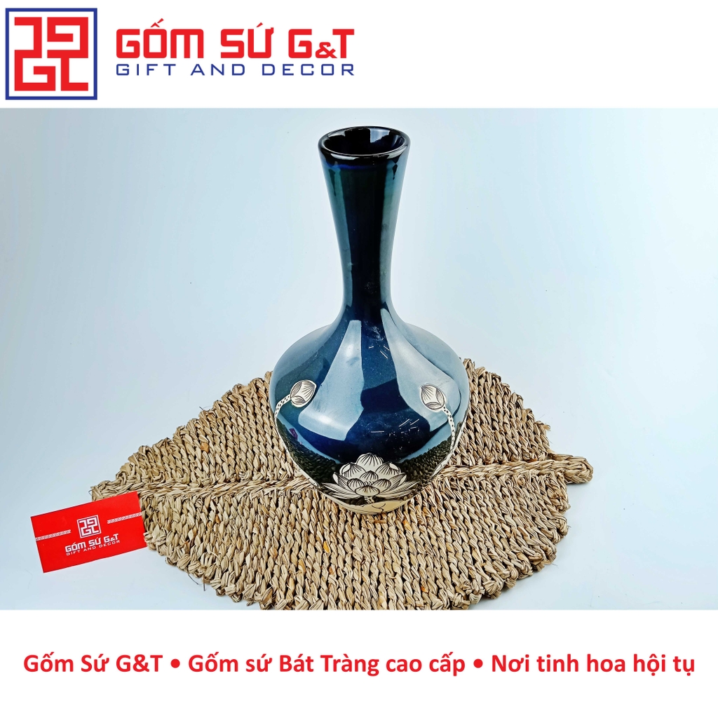 Lọ hoa dáng tỏi vẽ sen nổi