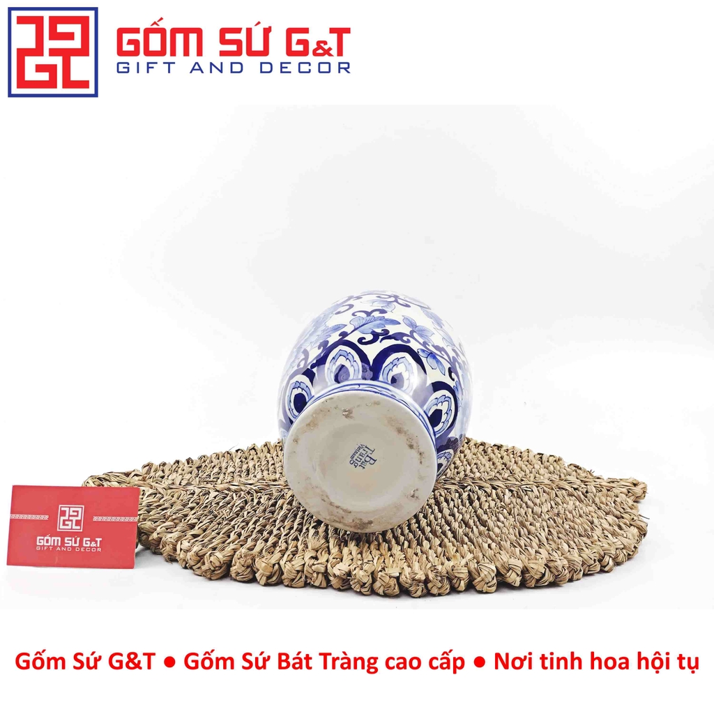 Lọ hoa dáng phích vai vuông men lam vẽ thổ cẩm H28