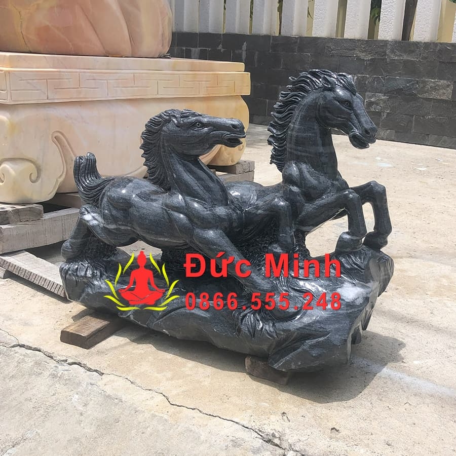 Tượng Ngựa Đá Đen Phong Thủy Trang Trí Đẹp