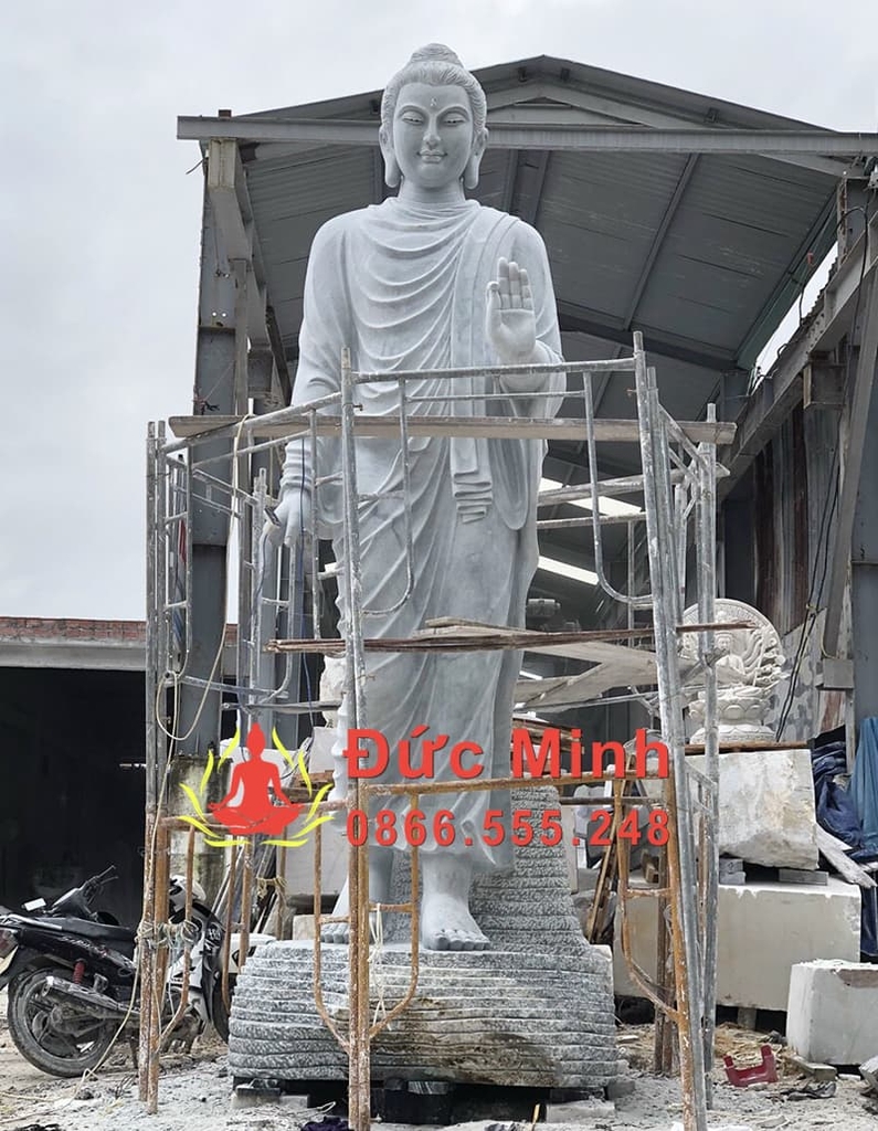 Tượng Thích Ca Ban Phước Đá Xám Đẹp Cao 6m