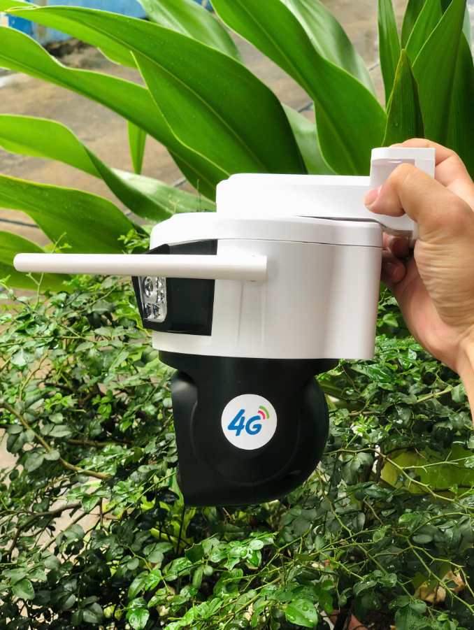 Solar Camera 4G Yoosee P10-4G màu đen 2 mắt 2 khung hình, khe sim 4G - Mẫu Mới (8 LED + Còi báo động trắng + Pin 168 giờ liên tục + App: V380 PRO)