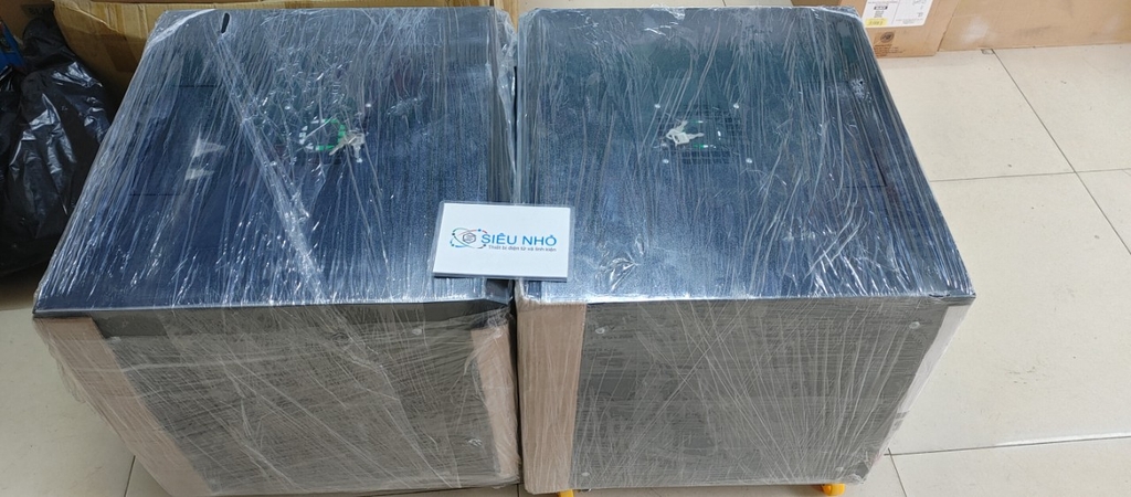 Tủ Rack 9U D500 màu đen, loại có bánh xe