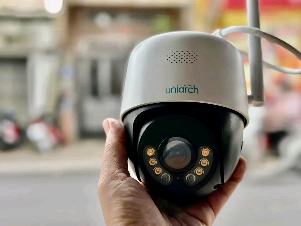 Camera IP Wifi PTZ 3.0MP Uniarch UHO-P1A-M3F4D (Ban đêm có màu + Đàm thoại)