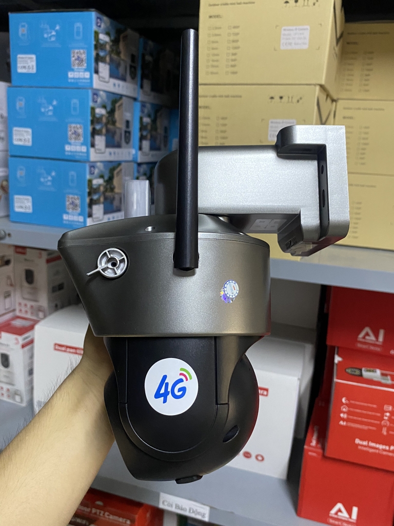 Solar Camera 4G Yoosee màu đen 2 mắt 2 khung hình, khe sim 4G - Mẫu Mới (12 LED + Còi báo động trắng  + App: V380 PRO)
