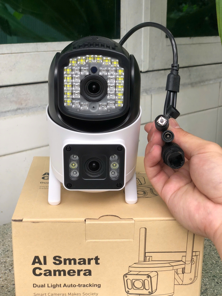 Camera Wifi 12MP Yoosee F36D-White | 4K | Ngoài trời | 2 ống kính 2 khung hình