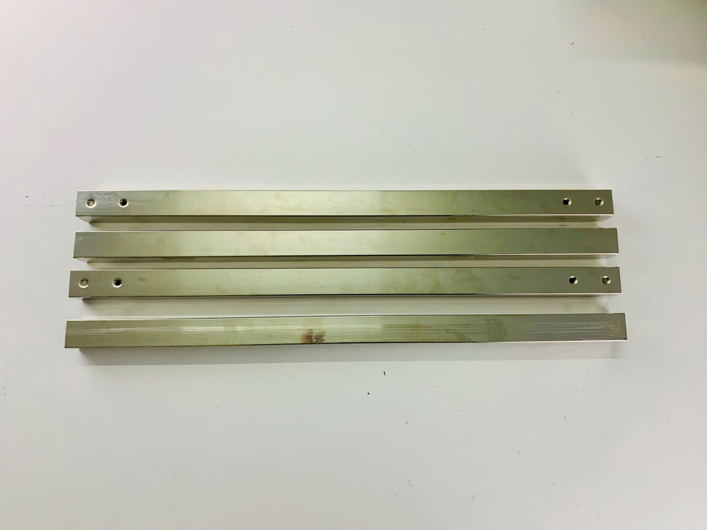 Chân Đỡ Máy Giặt, Tủ Lạnh inox NB-40 (550mm – 770mm) *mẫu mới* có lót cao su chống trượt (NB-40 | Tải trọng: 15kg - 600 Lít )