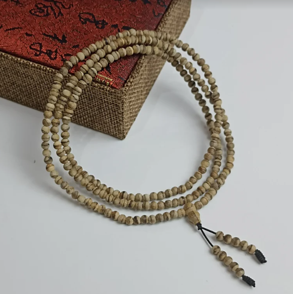 Vòng trầm 216 hạt đế quầng - Việt Nam