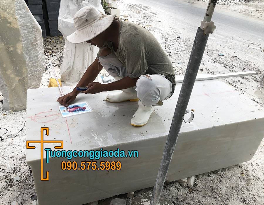 tượng đức mẹ lên trời đá cẩm thạch nguyên liệu