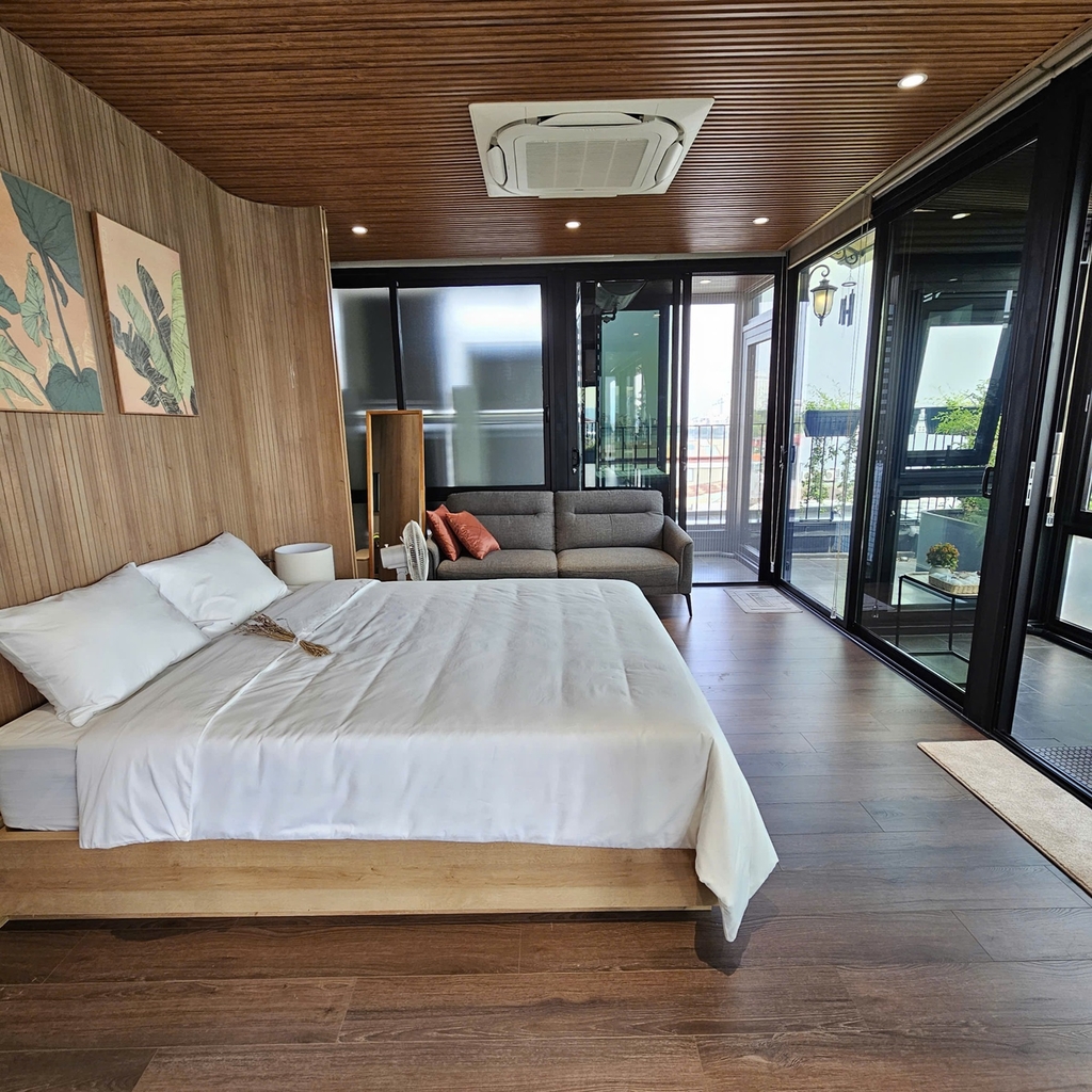 Peninsula Perch Apartment - 1 bed room