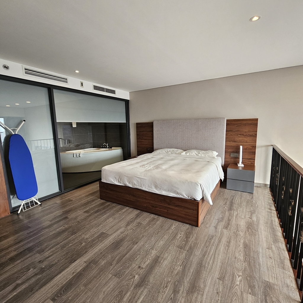 PentStudio West Lake Hanoi 714- Duplex One bed room