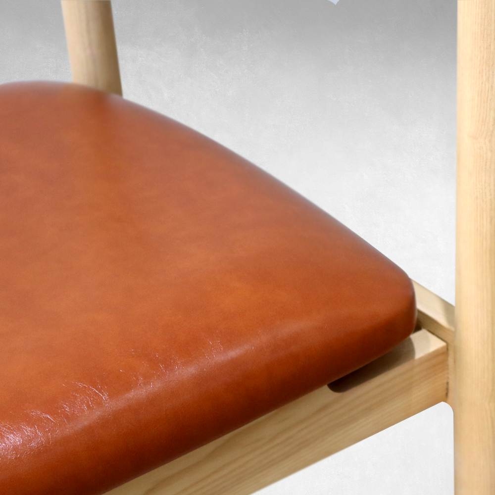 NARA, Ghế ăn gỗ ash sơn màu tự nhiên, nệm bọc da simili, 90x50x45cm
