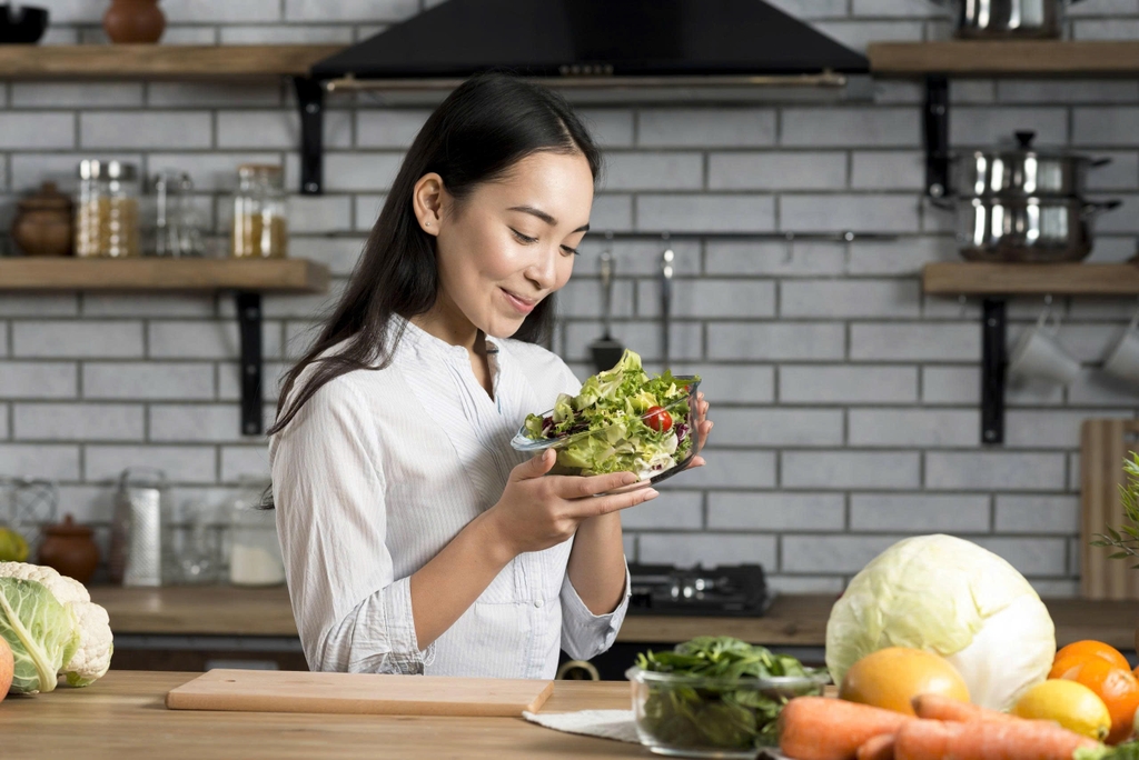 Ăn chánh niệm giúp bạn hiểu rõ nhu cầu của cơ thể và tránh được tình trạng ăn quá nhiều.