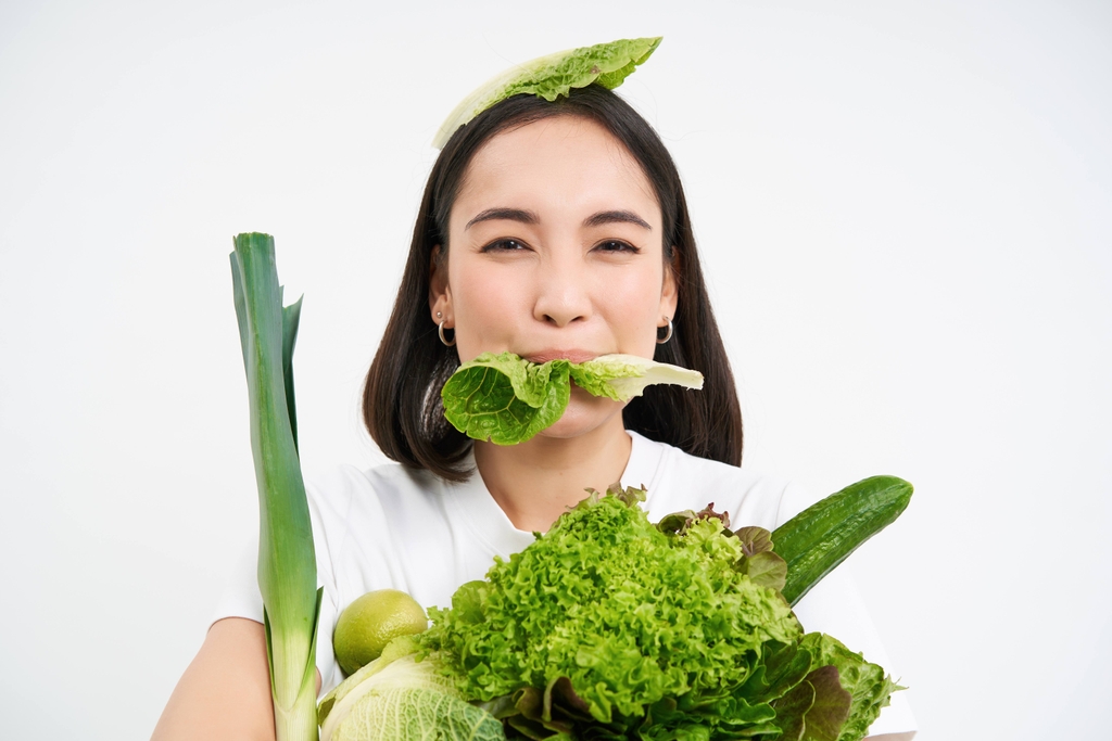 Ăn chay đơn điệu với rau luộc, cơm trắng và đậu hũ lâu dài sẽ gây thiếu chất.