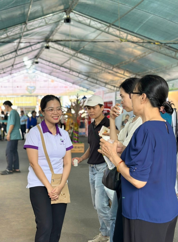 Hương vị thơm ngon, ấm nồng dễ uống của Mật Mơ Gừng đã chinh phục khách hàng.