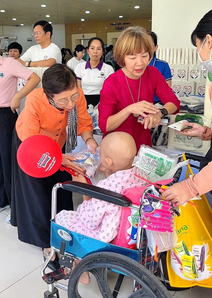 Mong các em sớm khoẻ mạnh để trở về nhà cùng gia đình và đến trường cùng bạn bè.