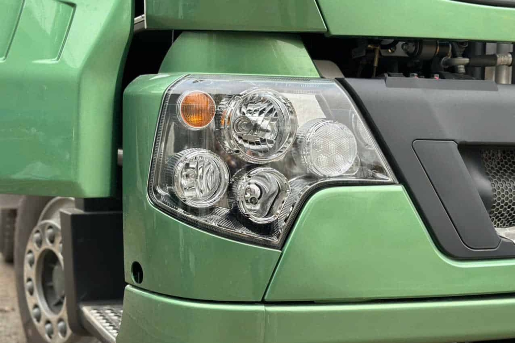 Cụm đèn bao gồm đèn pha, cos, xi nhan, phá sương rất thẩm mỹ và hiện đại