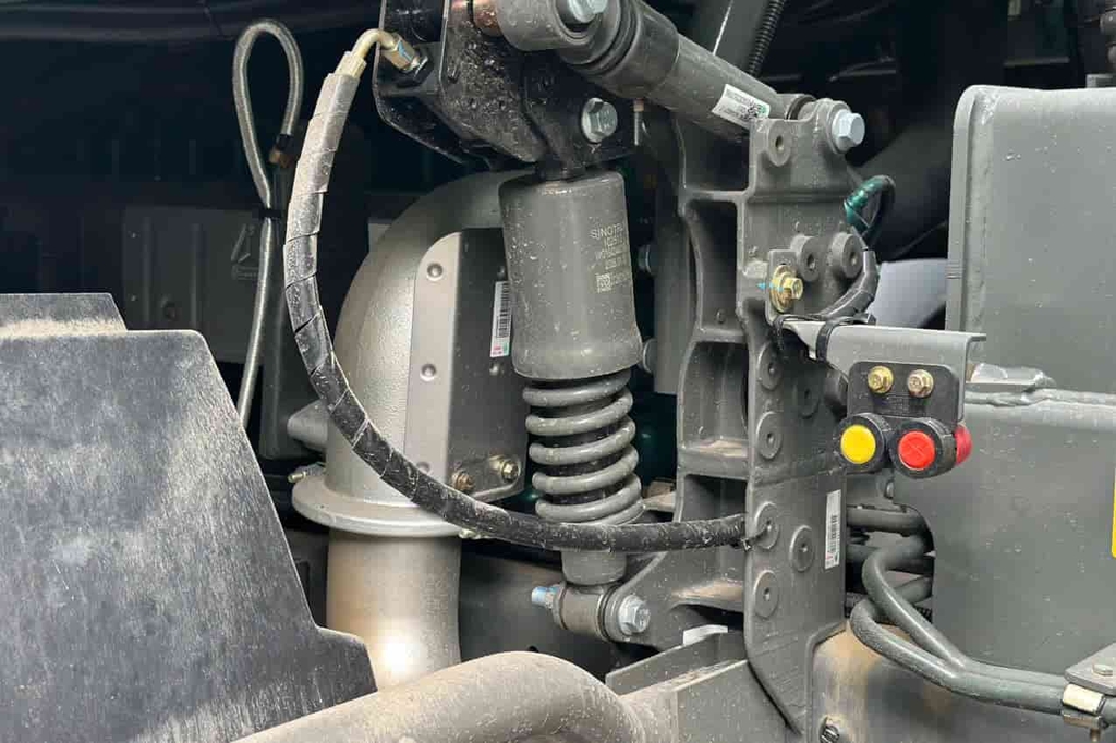 Treo cabin sử dụng giảm chấn lò xo kết hợp với giảm chấn thủy lực tại 4 điểm