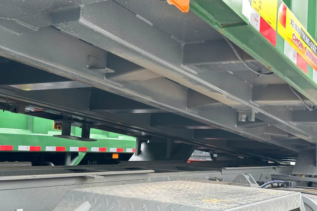 Hệ thống khung dầm chắc chắn chịu lực cho toàn bộ hệ thống thùng hàng