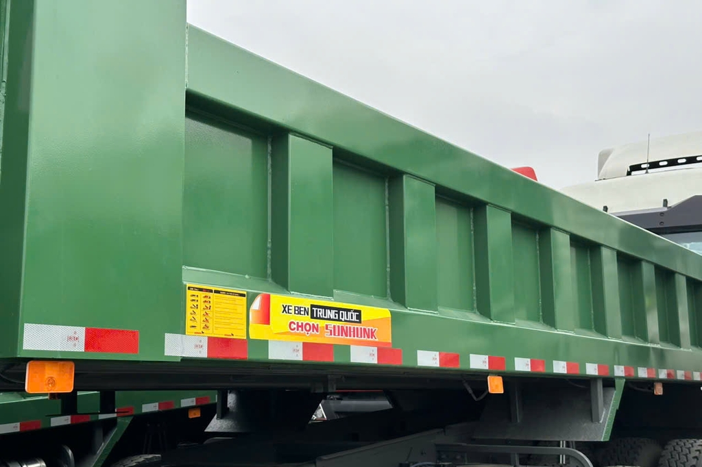 Khác với các loại thùng phổ thông, kết cấu nan dày giúp bảo vệ thành thùng tuyệt đối khi chở hàng nặng