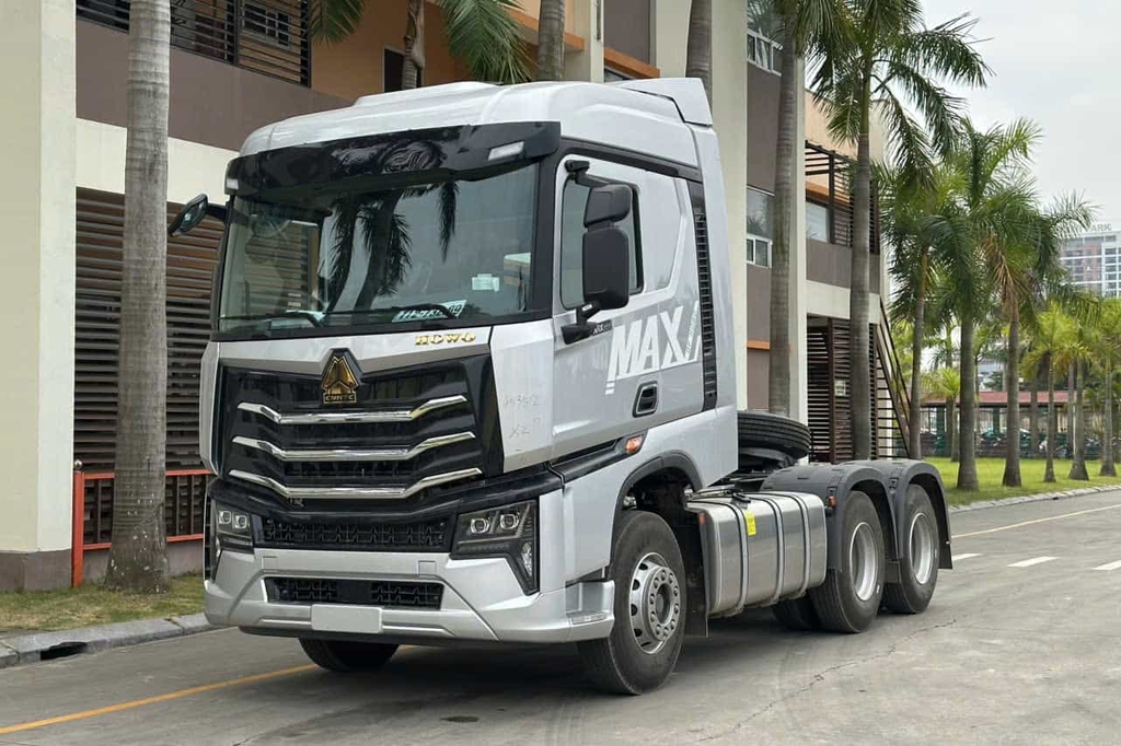 Howo Max 460 màu bạc