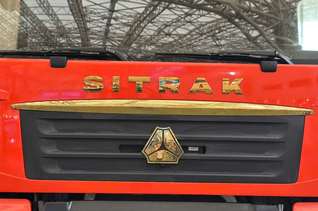 Howo Sitrak G7S 540 được trang bị camera 360 độ, được kết nối trực tiếp với màn hình LCD cỡ lớn ngay tại khoang cabin, cung cấp hình ảnh sắc nét và bao quát toàn cảnh xung quanh xe