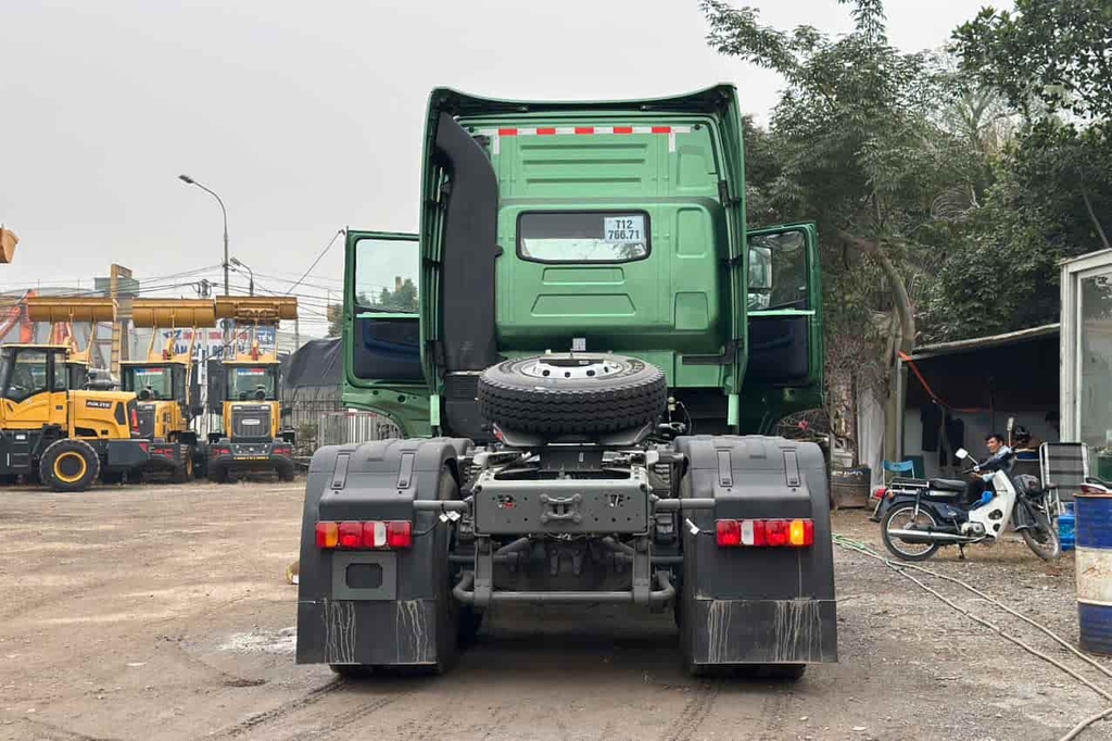 Xe được trang bị van EVB: Hệ thống phanh động cơ giúp kiểm soát tốc độ xe tốt hơn khi xuống dốc, giảm nhiệt độ cho má phanh và tang trống, từ đó kéo dài tuổi thọ cho hệ thống phanh và lốp.